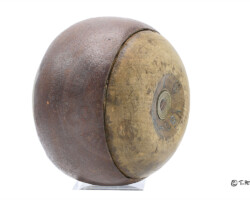 Culture et Patrimoine - Photo. sensible... au naturel Boule de fort. Jeu de boule traditionnel ligérien - Seul jeu au monde à se disputer en pantoufles, ce cousin de la pétanque utilise des boules pas tout à fait rondes ! Sport / Culture et Patrimoire #federationfrançaisedebouledefort