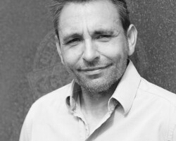 Portrait N&B - Photo. sensible... au naturel Photographie "portrait" N&B réalisée dans le parc des Ardoisières à TRÉLAZÉ (49)